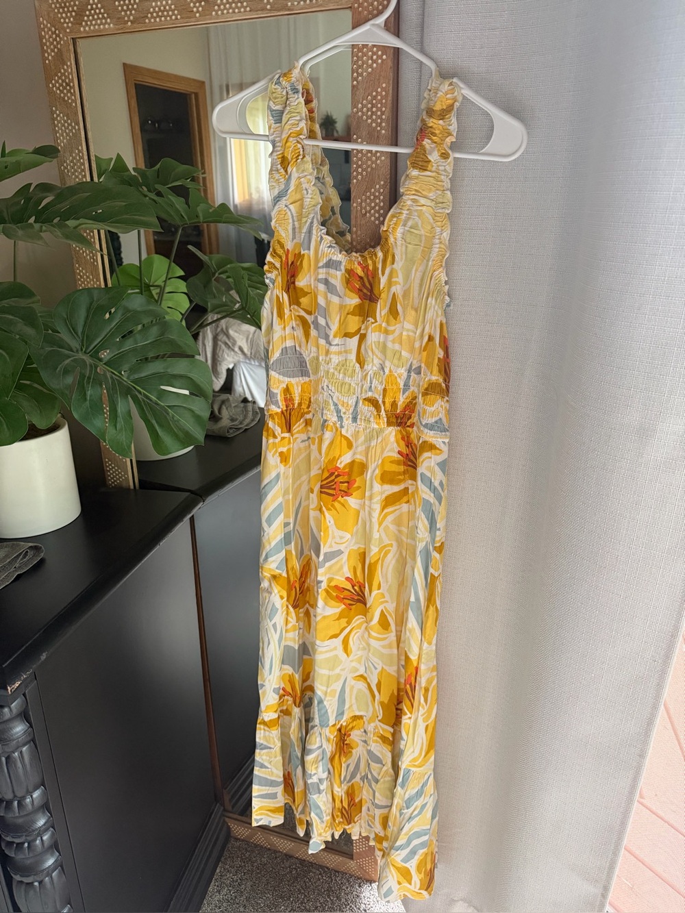 Sleeveless Yellow Floral summer dress Women’s size medium - Picture 2 of 4